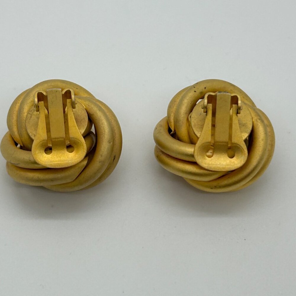 Vintage Matte Gold Knot Earrings Clip-On Brushed Gold-Tone Love Knot Statement - Picture 10 of 16